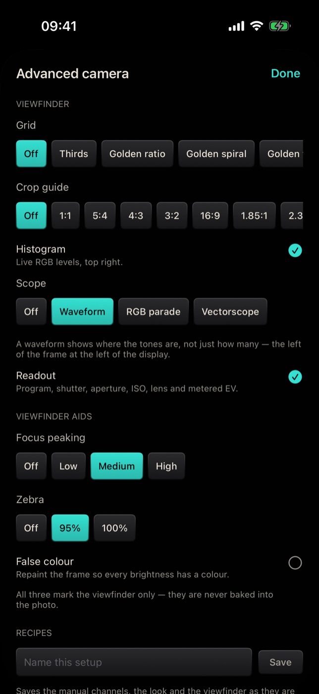 The Advanced camera sheet with Histogram and Readout on, Scope set to Waveform, Focus peaking on Medium and Zebra at 95%.
